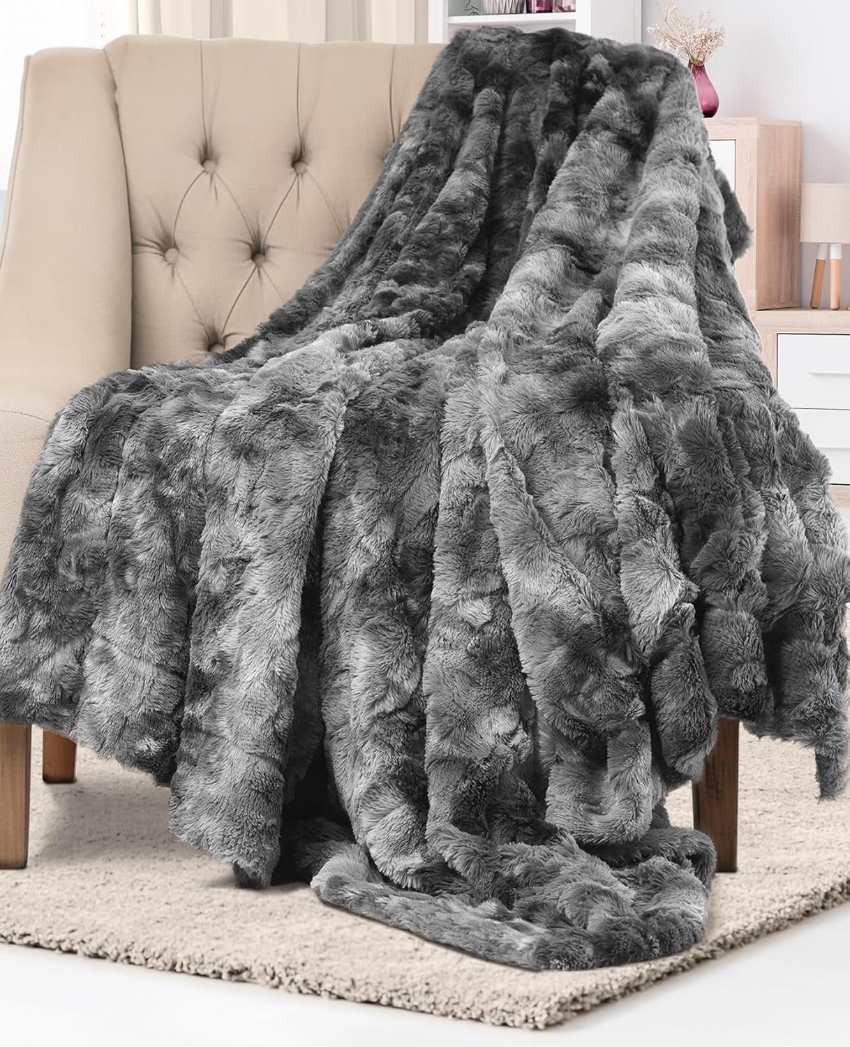 Everlasting Comfort Gray Faux Fur throw blanket best budget college dorm option in gray