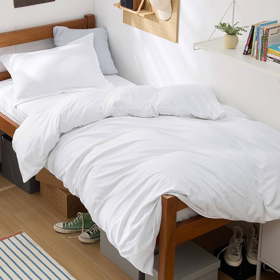 Bedsure cotton-like duvet cover on bed